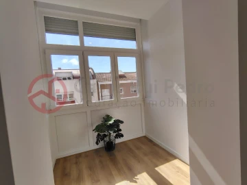 Apartamento T3 para Venda em Benfica