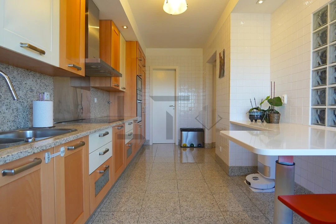 Apartamento T4 para Venda em Parque das Nações Foto 16