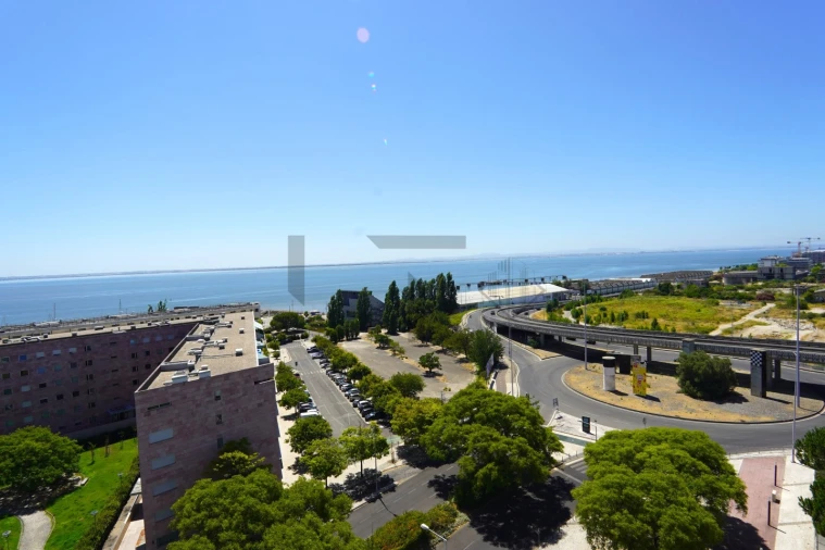 Apartamento T4 para Venda em Parque das Nações Foto 9