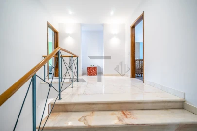 Moradia T6 para Venda em Corroios