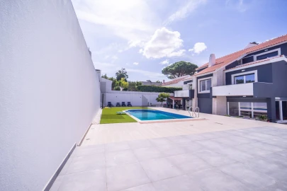 Moradia T6 para Venda em Corroios