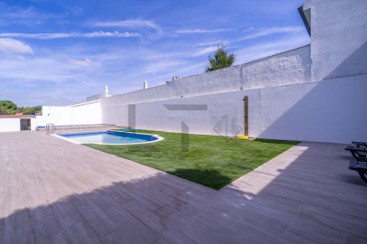 Moradia T6 para Venda em Corroios