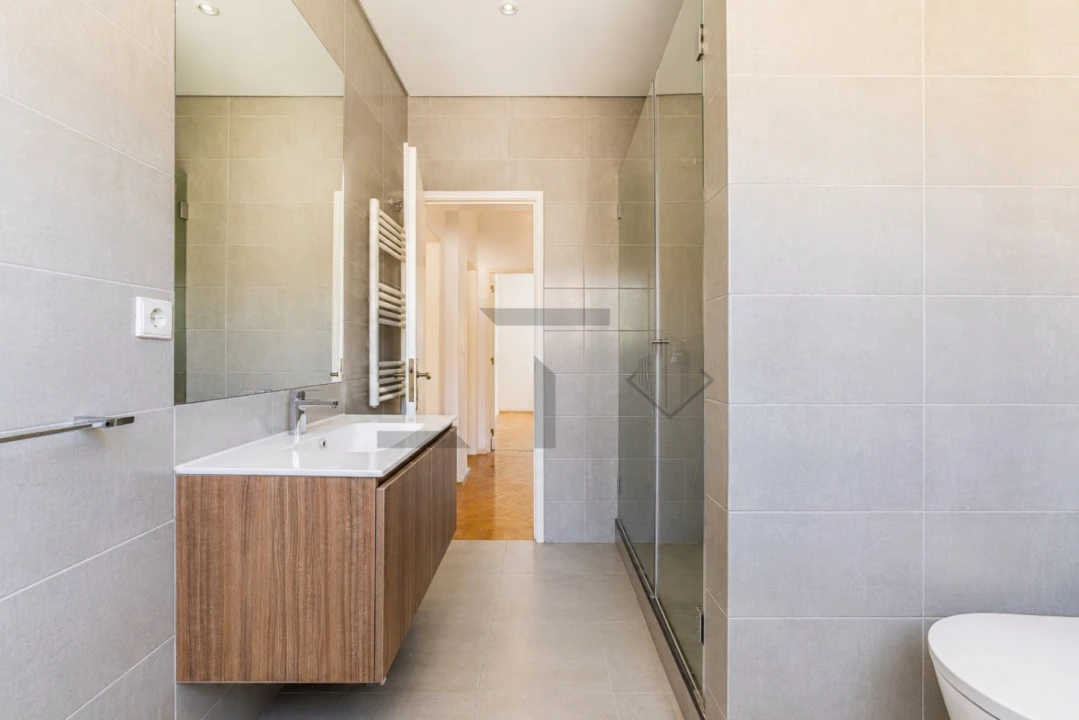 Apartamento T4 para Venda em Alvalade Foto 9