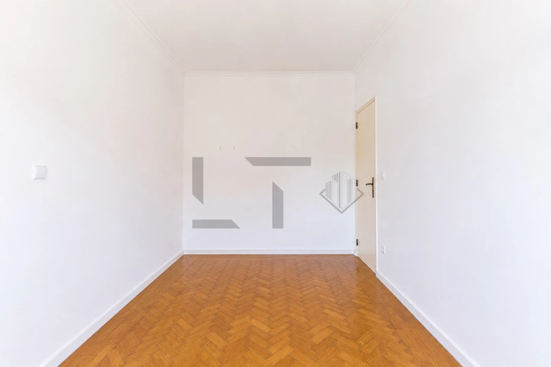 Apartamento T4 para Venda em Alvalade Foto 12
