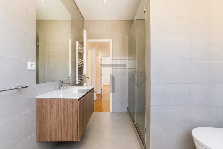 Apartamento T4 para Venda em Alvalade Foto 9