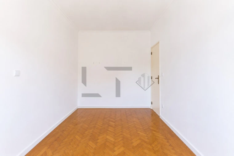 Apartamento T4 para Venda em Alvalade Foto 12