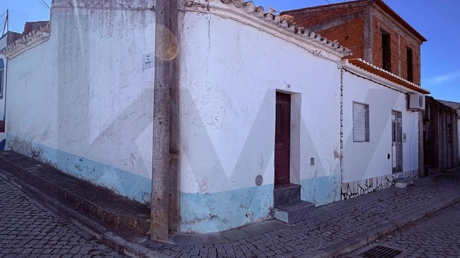 Moradia T2 para Venda em Campo e Campinho