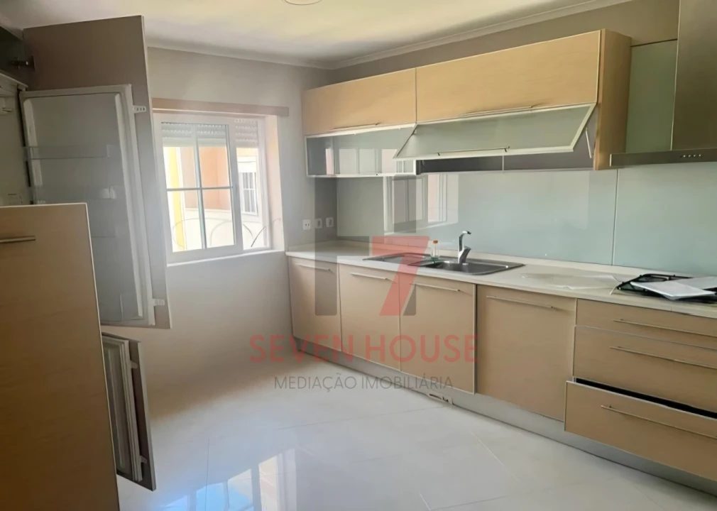 Apartamento T3 para Venda em Santo Antão e São Julião do Tojal Foto 1