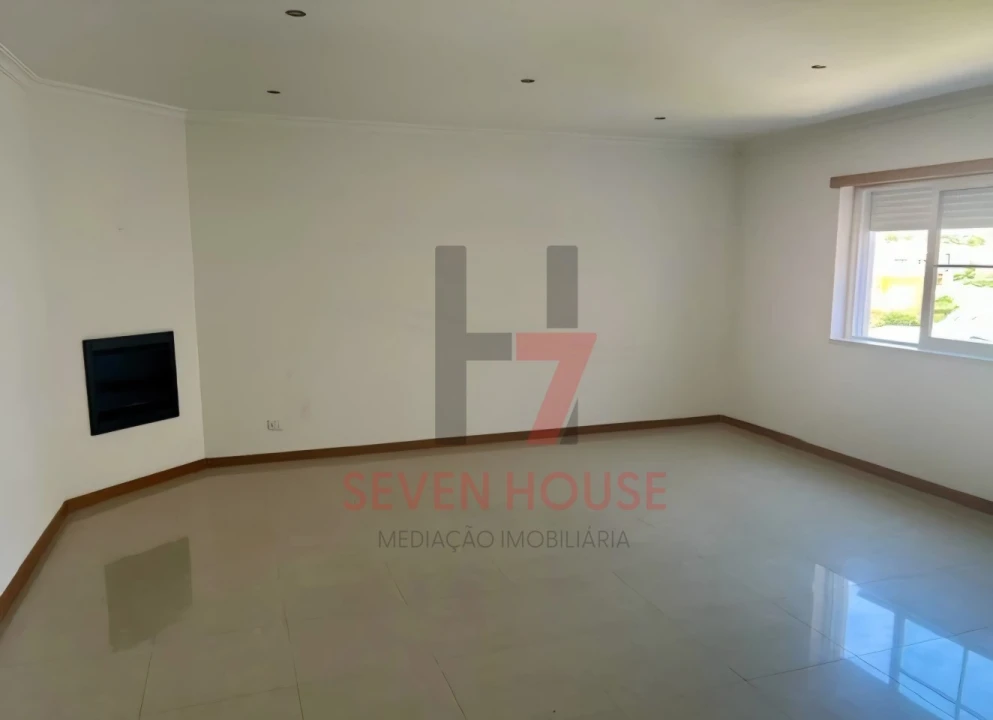 Apartamento T3 para Venda em Santo Antão e São Julião do Tojal Foto 3