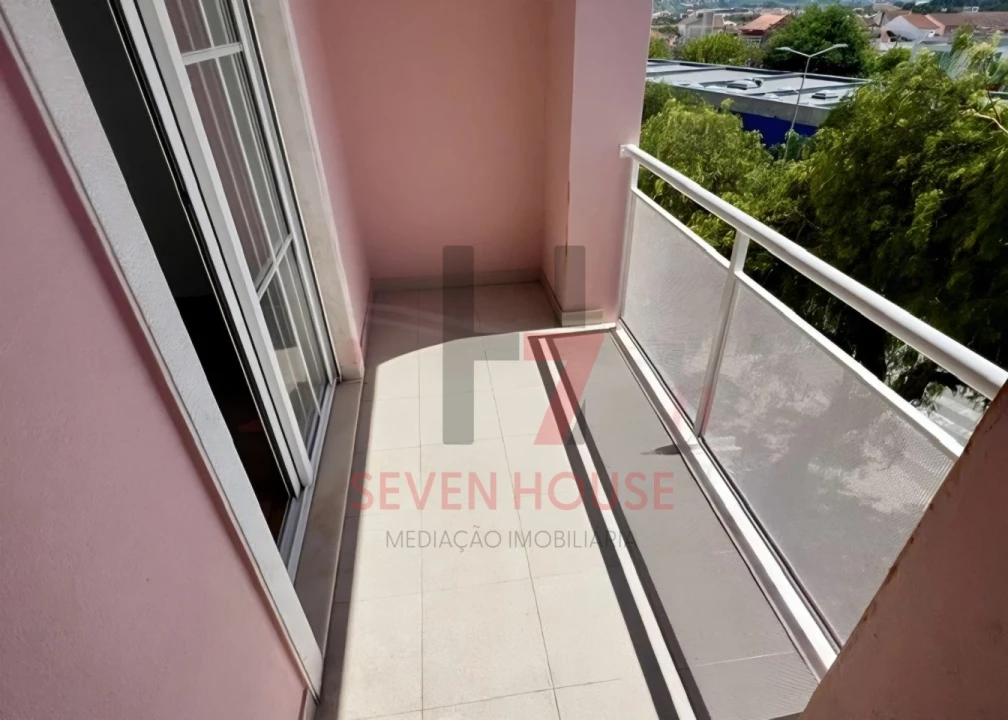 Apartamento T3 para Venda em Santo Antão e São Julião do Tojal Foto 8