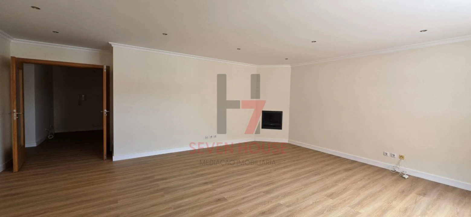 Apartamento T3 para Venda em Santo Antão e São Julião do Tojal Foto 1