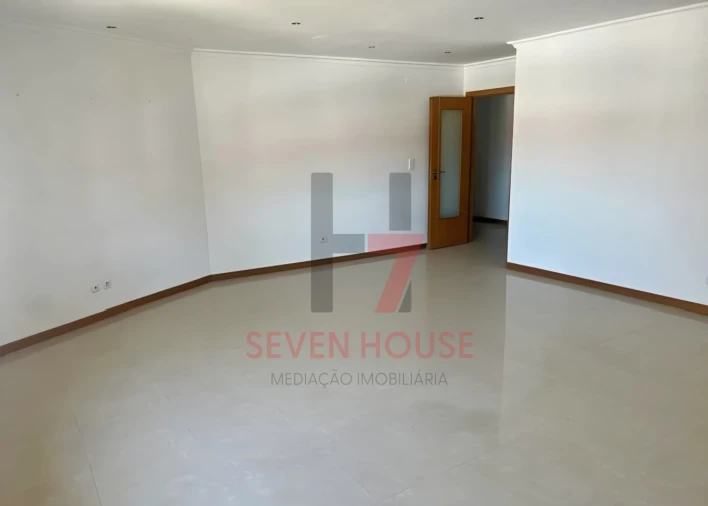 Apartamento T3 para Venda em Santo Antão e São Julião do Tojal Foto 4