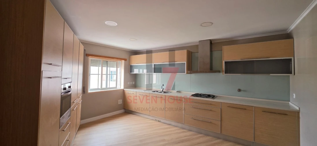 Apartamento T3 para Venda em Santo Antão e São Julião do Tojal Foto 4