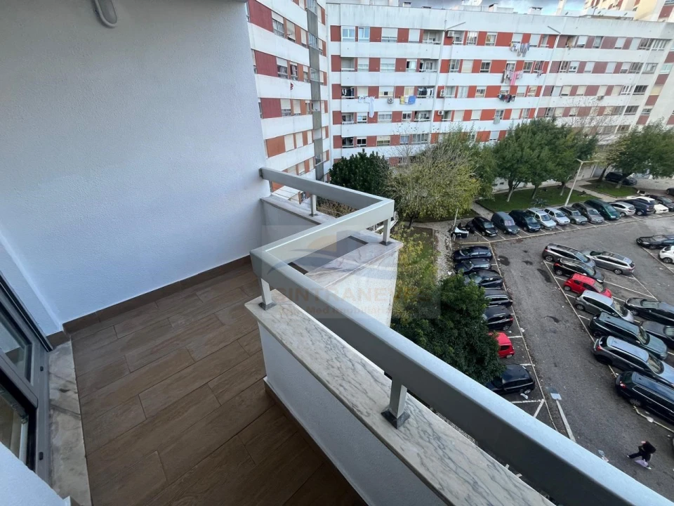 Apartamento T3 para Venda em Póvoa de Santa Iria e Forte da Casa Foto 6