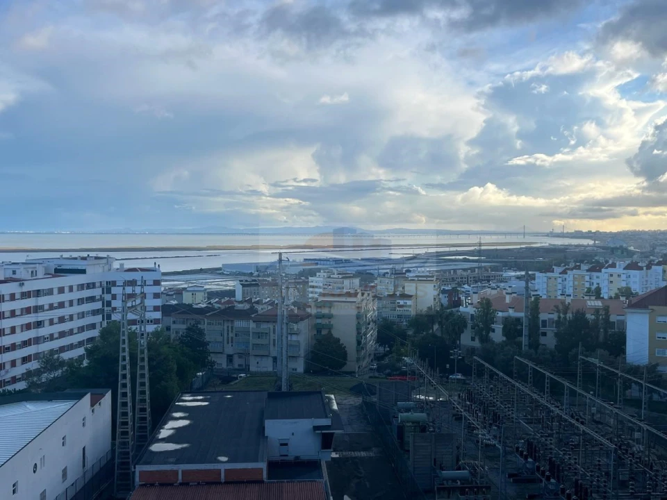 Apartamento T3 para Venda em Póvoa de Santa Iria e Forte da Casa Foto 7