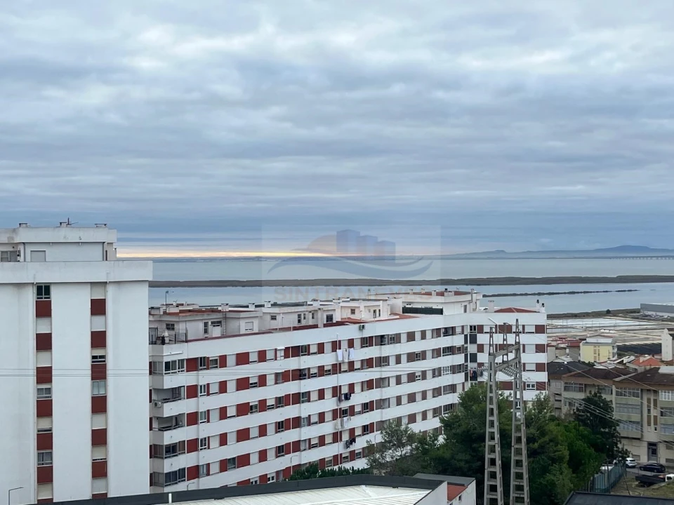 Apartamento T3 para Venda em Póvoa de Santa Iria e Forte da Casa Foto 2
