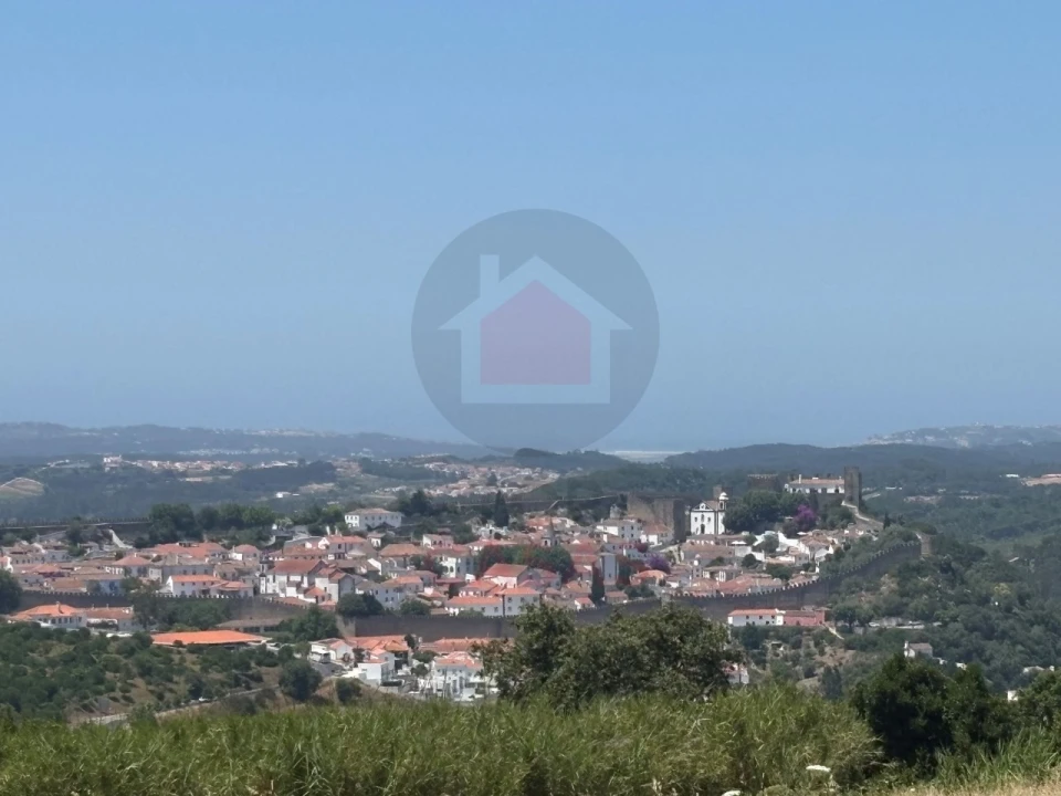 Moradia T4 para Venda em Santa Maria, São Pedro e Sobral da Lagoa Foto 1