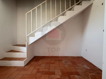 Moradia T4 para Venda em Santa Maria, São Pedro e Sobral da Lagoa