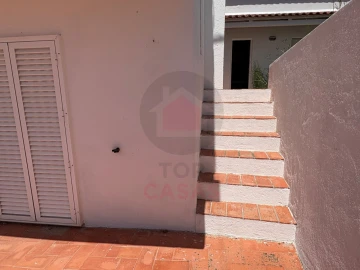 Moradia T4 para Venda em Santa Maria, São Pedro e Sobral da Lagoa