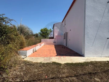 Moradia T4 para Venda em Santa Maria, São Pedro e Sobral da Lagoa