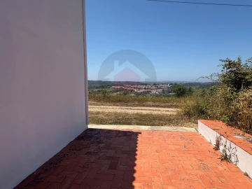 Moradia T4 para Venda em Santa Maria, São Pedro e Sobral da Lagoa