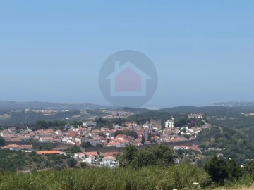 Moradia T4 para Venda em Santa Maria, São Pedro e Sobral da Lagoa