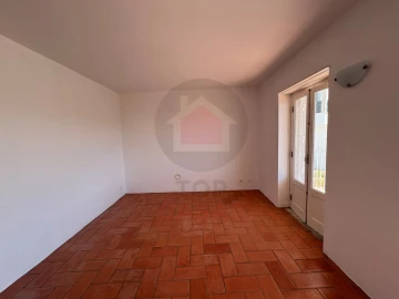 Moradia T4 para Venda em Santa Maria, São Pedro e Sobral da Lagoa