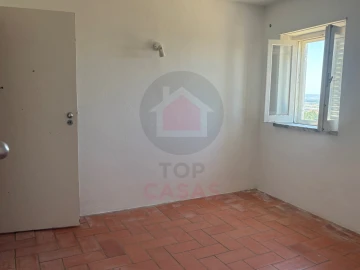 Moradia T4 para Venda em Santa Maria, São Pedro e Sobral da Lagoa