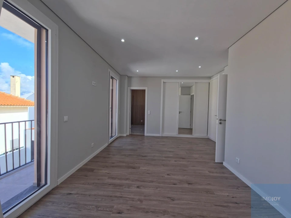 Moradia T4 para Venda em São Domingos de Rana Foto 19