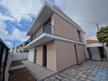 Moradia T4 para Venda em São Domingos de Rana