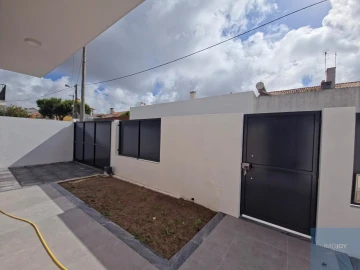 Moradia T4 para Venda em São Domingos de Rana
