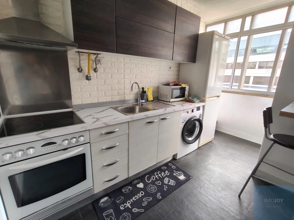 Apartamento T2 para Venda em Alvalade Foto 4