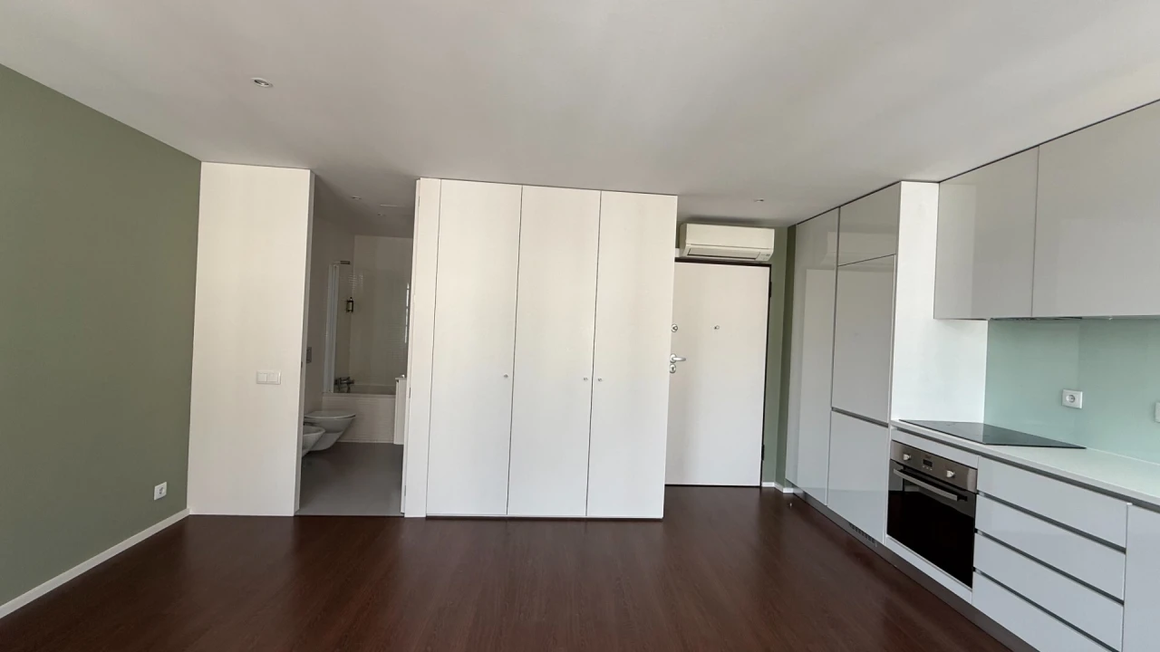 Apartamento para Venda em Oliveira, São Paio e São Sebastião Foto 1