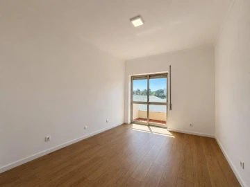 Apartamento T3 para Arrendamento em Sé Nova, Santa Cruz, Almedina e São Bartolomeu