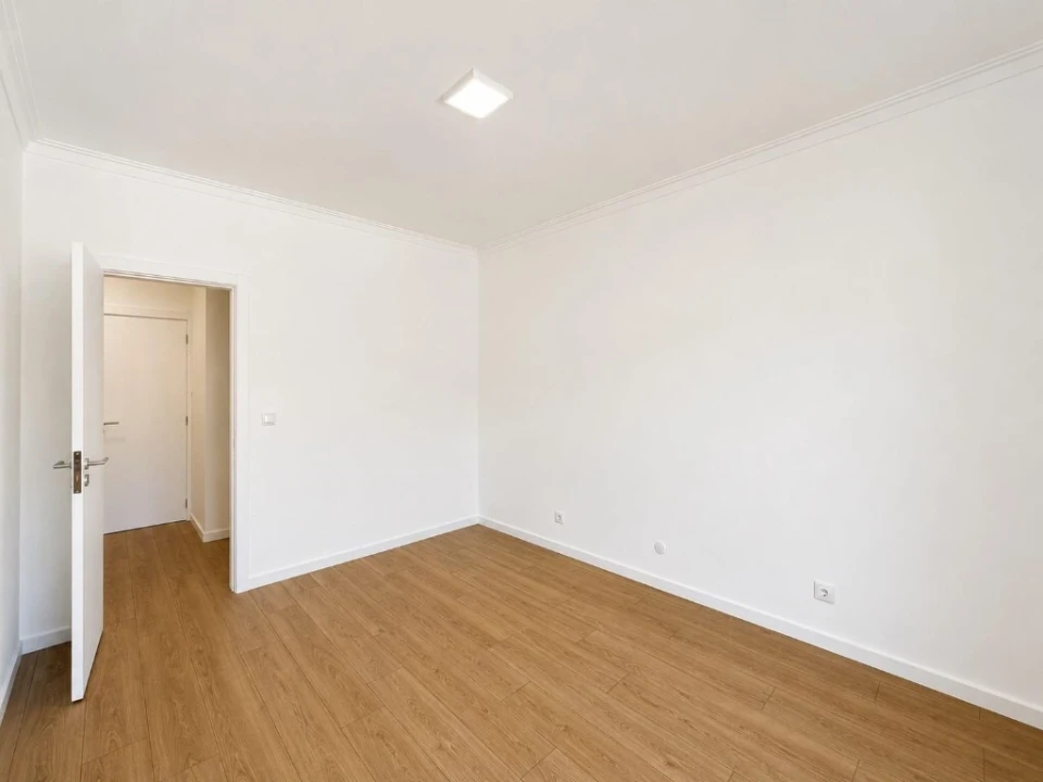 Apartamento T3 para Arrendamento em Sé Nova, Santa Cruz, Almedina e São Bartolomeu Foto 7