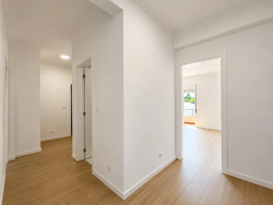 Apartamento T3 para Arrendamento em Sé Nova, Santa Cruz, Almedina e São Bartolomeu Foto 4