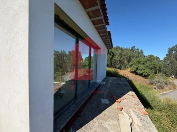 Moradia T4 para Venda em Pico de Regalados, Gondiães e Mós