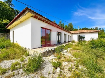 Moradia T4 para Venda em Pico de Regalados, Gondiães e Mós