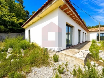 Moradia T4 para Venda em Pico de Regalados, Gondiães e Mós