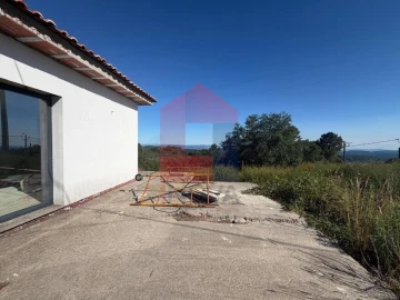 Moradia T4 para Venda em Pico de Regalados, Gondiães e Mós