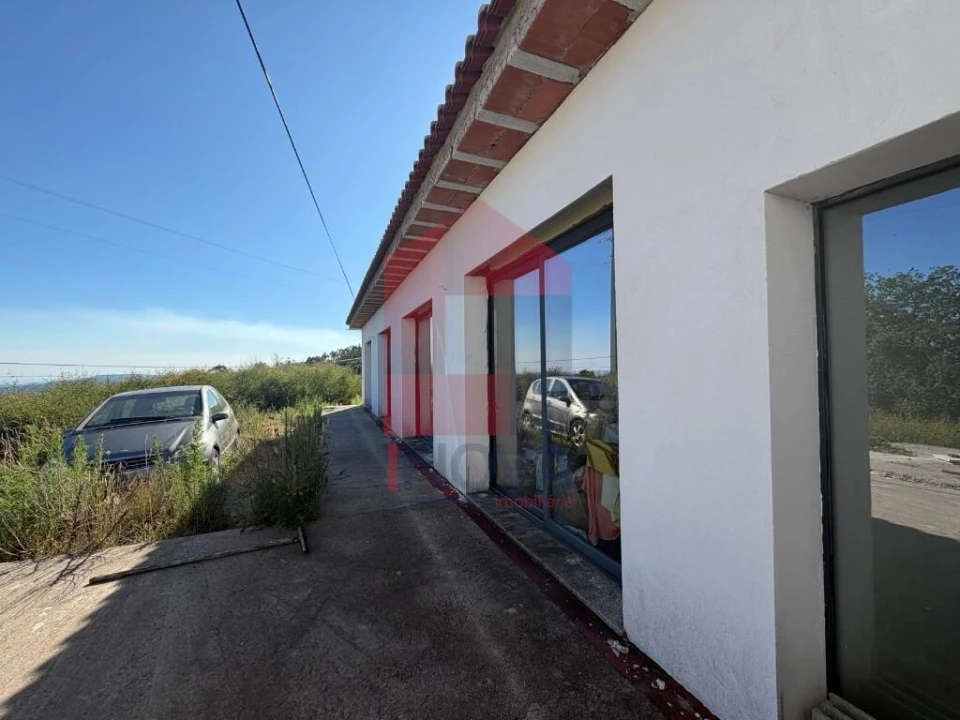 Moradia T4 para Venda em Pico de Regalados, Gondiães e Mós Foto 3