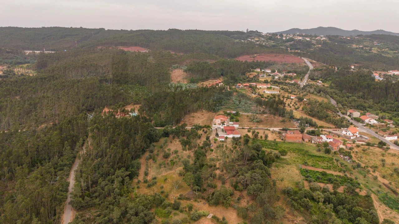 Moradia T2 para Venda em Aguda Foto 56