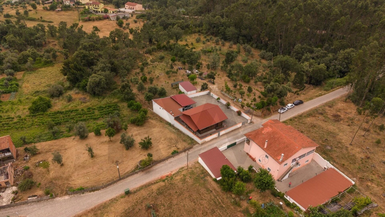 Moradia T2 para Venda em Aguda Foto 68