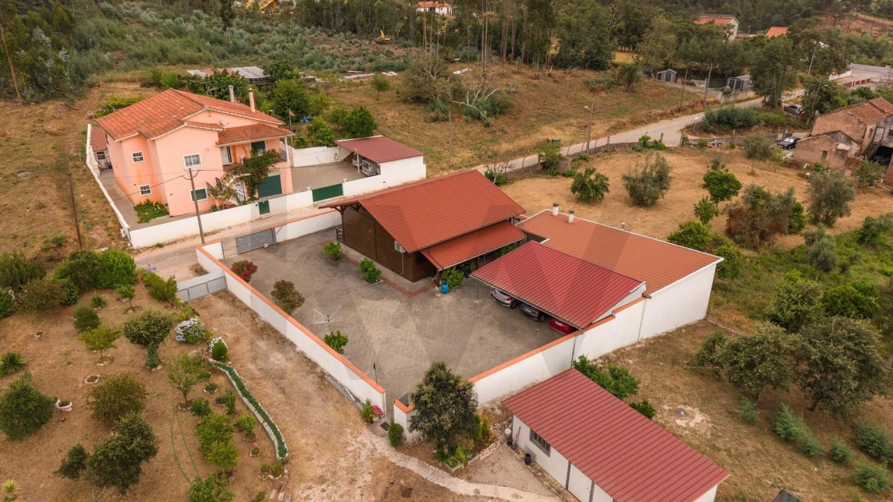 Moradia T2 para Venda em Aguda Foto 21