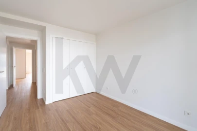 Apartamento T4 para Venda em Santo António dos Cavaleiros e Frielas