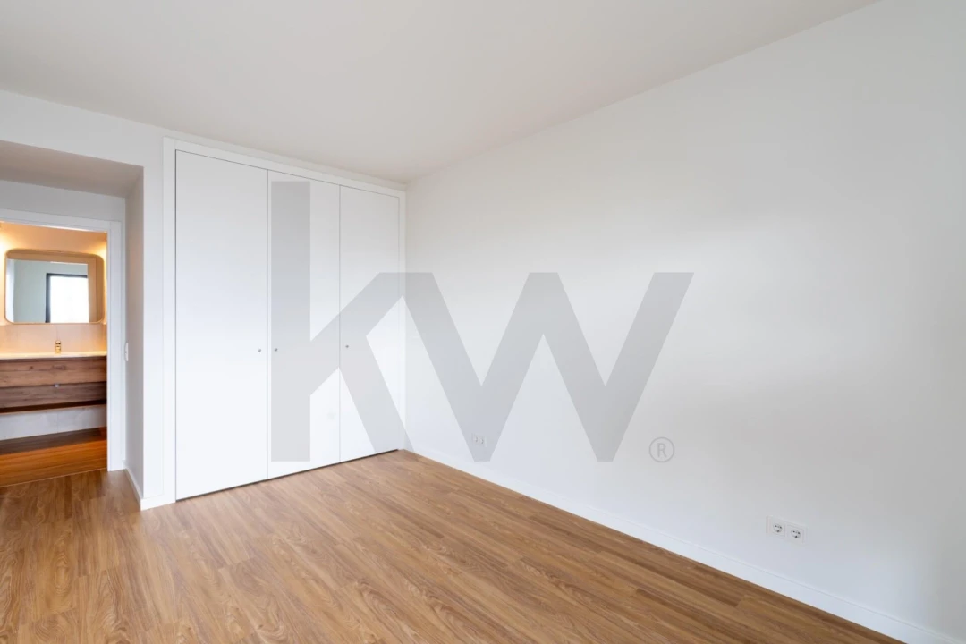 Apartamento T4 para Venda em Santo António dos Cavaleiros e Frielas Foto 17