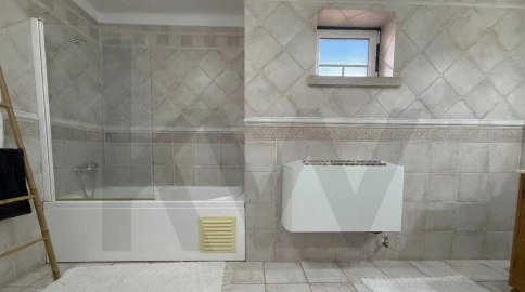 Moradia T3 para Venda em Três Povos