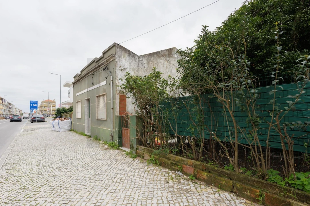 Moradia T1 para Venda em Baixa da Banheira e Vale da Amoreira Foto 1