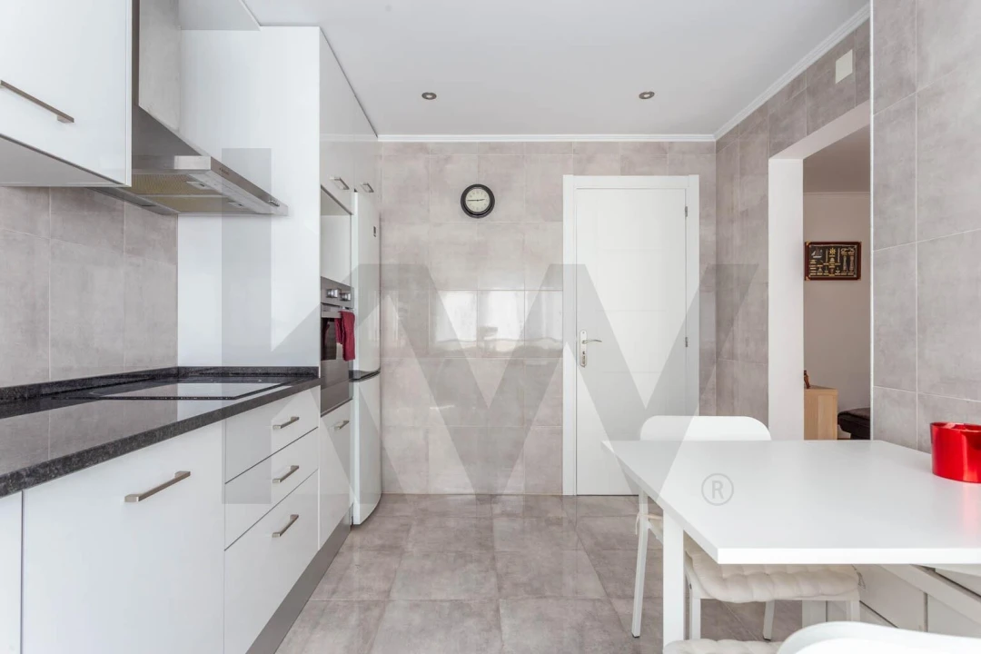 Apartamento T2 para Venda em Santo António dos Cavaleiros e Frielas Foto 8