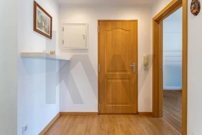 Apartamento T2 para Venda em Santo António dos Cavaleiros e Frielas